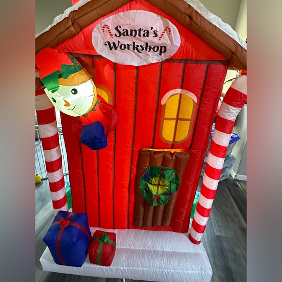 CUTEST SANTA’S WORKSHOP Animated Santa's Workshop Inflatable Christmas Shop HTF - Picture 7 of 15